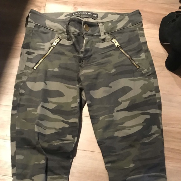 Express Denim - Express camo ankle jean zipper 00 Stella xs Express Denim - Express camo ankle jean zipper 00 Stella xs